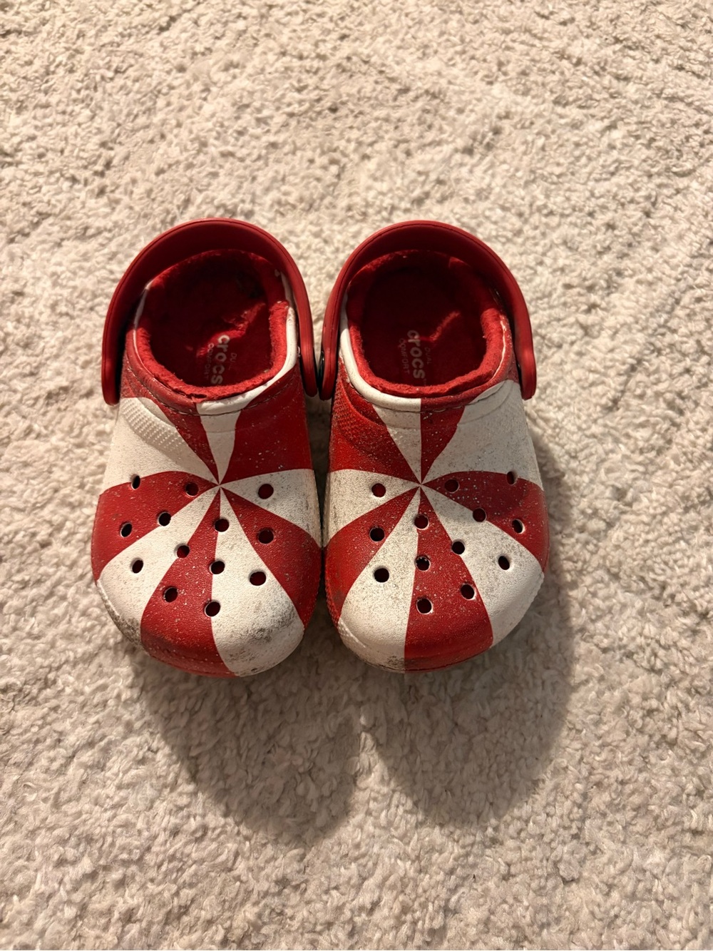 CROCS Kids Red & White Pinwheel Clogs